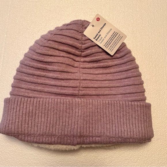 Lululemon Sweet and Sherpa Beanie - Picture 6 of 7